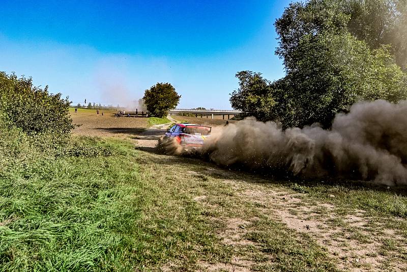 Rally Vyškov se konala o třetím zářijovém víkendu. Na start se postavila stovka posádek. Snímky pocházejí z Topolanska, Račicka a také z depa.