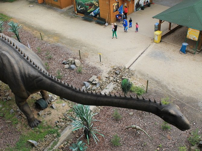 Tři sta dvanáct metrů délky a v nejvyšším místě jedenáct metrů nad zemí. Takové jsou parametry nové atrakce vyškovského dinoparku, kterou vyvíjeli dva roky.