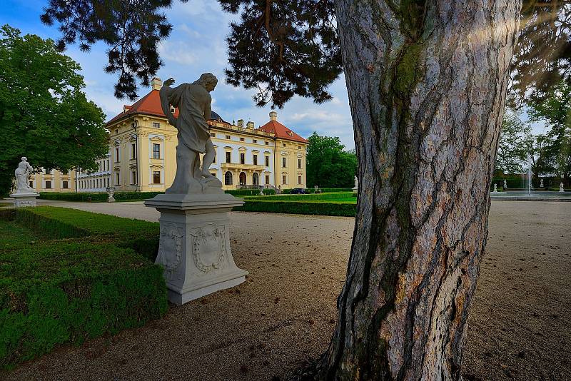 Kompletní dokončení renovace šestačtyřiceti vzácných barokních soch ohlásili restaurátoři ve Slavkově u Brna.