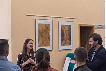 V Knihovně Karla Dvořáčka ve konala slavnostní vernisáž výstavy obrazů vyškovské umělkyně Karolíny Švarc Zelené.