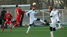 Fotbalisté MFK Vyškov (bílé dresy) rozehráli Zimní Tipsport ligu porážkou se Sigmou Olomouc 2:4.