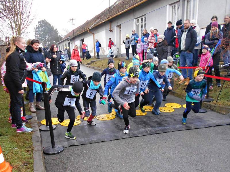 Letošní 22. ročník Uhřického kolečka - Běhu kolem Uhřic vyhráli Daniel Kotyza a Barbora Kopřivová z Univerzity Brno.