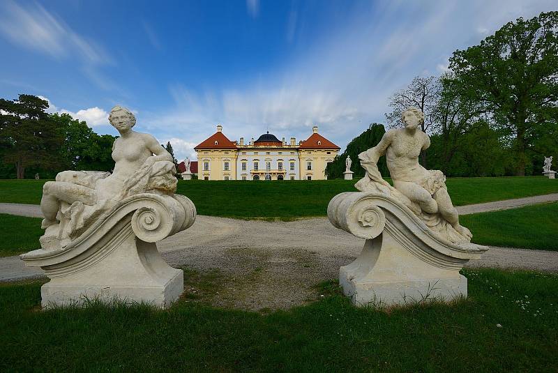 Kompletní dokončení renovace šestačtyřiceti vzácných barokních soch ohlásili restaurátoři ve Slavkově u Brna.