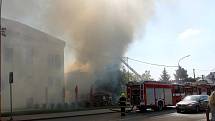 Kulturní dům v Drnovicích zachvátily plameny.