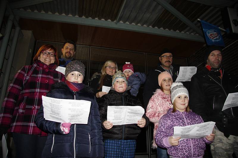 Také Kojátky se ve středu večer připojily k akci Česko zpívá koledy.