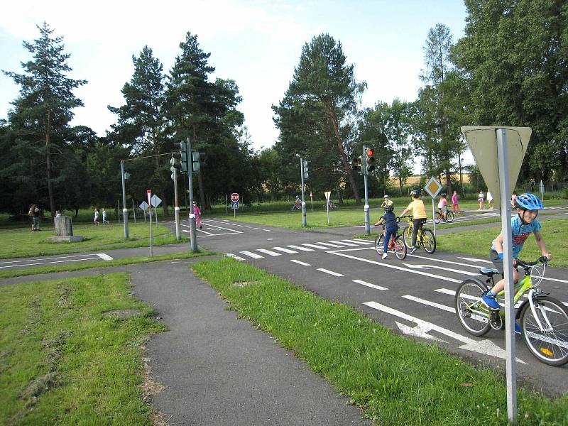 Tábor nazvaný Hry bez hranic byl inspirovaný známou televizní soutěží plnou nástrah a dobrodružství - Pevnost Boyard.