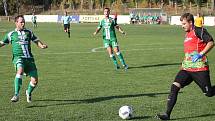 V utkání krajského přeboru fotbalistů porazil Tatran Rousínov (zelené dresy) FK Mutěnice 4:1.