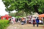 Zámecký park ve Slavkově byl poslední květnovou sobotu plný pohádkových bytostí. Lidé si užili také jarmark. Pořadatelé rozdali odměny 3,5 tisícům dětí.