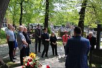Pietní akce na hřbitově v Bučovicích ke stému výročí narození Ing. Vladimíra Spirita.