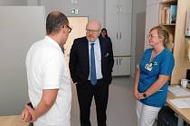 Ministr zdravotnictví Vlastimil Válek navštívil ve středu vyškovskou nemocnici.