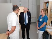 Ministr zdravotnictví Vlastimil Válek navštívil ve středu vyškovskou nemocnici.