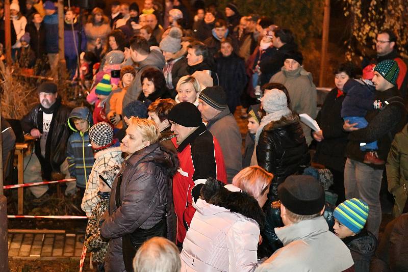 V Rousínovské místní části Slavíkovice zpívalo přes dvě stě lidí.