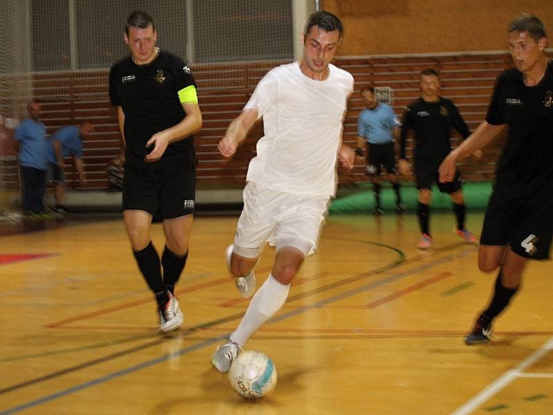 Futsalisté Amoru Vyškov (v bílém) přehráli Ostravu.