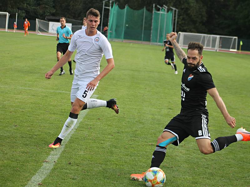 Ve třetím kole Moravskoslezské ligy fotbalisté MFK Vyškov (bílé dresy) remizovali  na domácím trávníku s Baníkem Ostrava B 1:1.