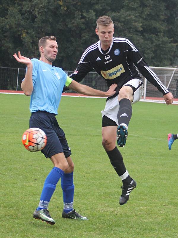 V 7. kole I. B třídy porazili fotbalisté Slavkova u Brna (v modrém) Babice nad Svitavou 3:1.