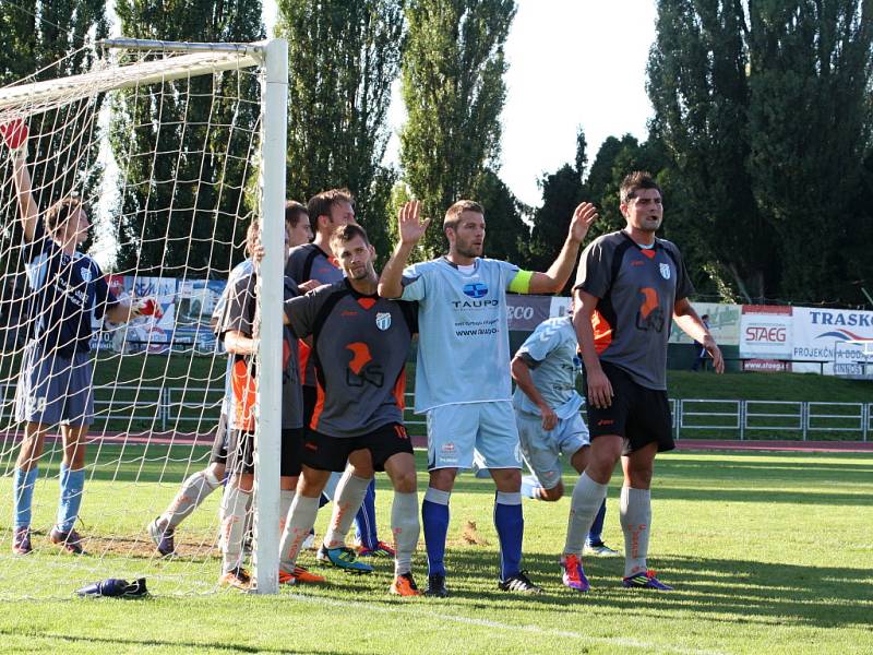 V utkání moravskoslezské fotbalové divize MFK Vyškov porazil FC Vracov 1:0 brankou Richarda Dostálka z pokutového kopu. 0:0.