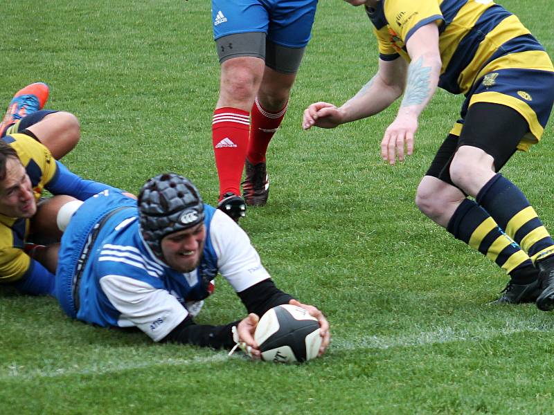 Ve 3. kole 1. ligy ragbistů porazil Jimi RC Vyškov (modré dresy)  nováčka soutěže RC Zlín vysoko 71:16.