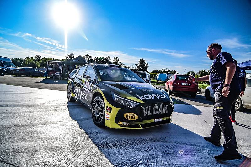 Rally Vyškov se konala o třetím zářijovém víkendu. Na start se postavila stovka posádek. Snímky pocházejí z Topolanska, Račicka a také z depa.