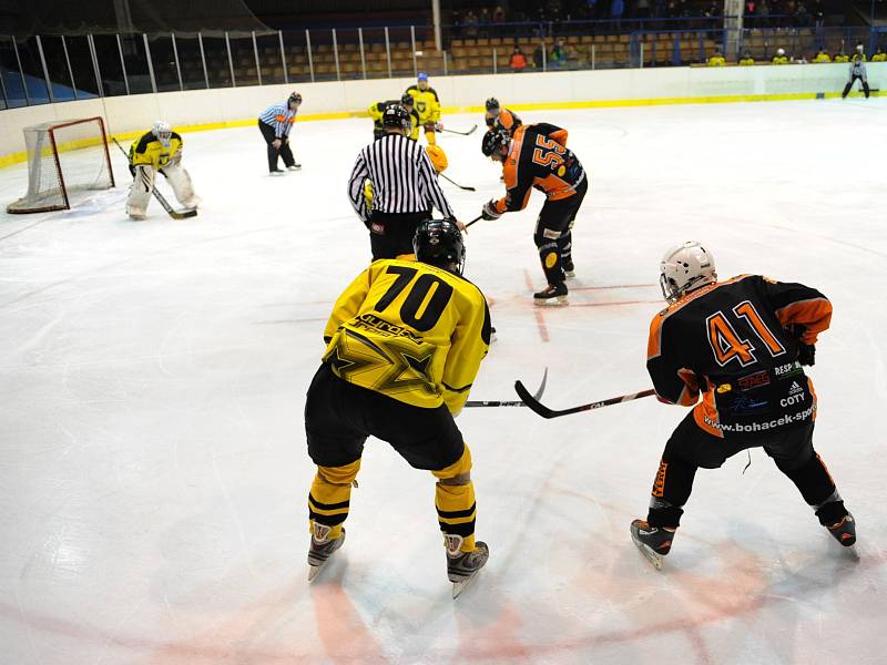 V prvním finálovém utkání vyškovské hokejové hobbyextraligy vyhrál ESO Team nad mužstvem Vyhaslé Hvězdy 4:2. 