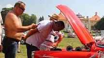 Slavkovský zámek znovu hostil nejen veterány. Oldtimer festival navštívily tisíce lidí.