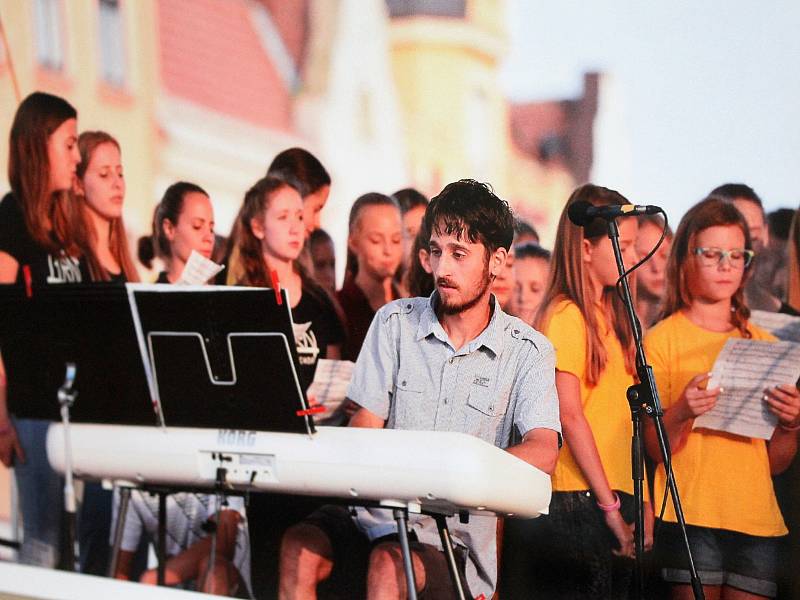 Na výstavě v Turistickém informačním centru Vyškov můžou lidé zavzpomínat na loňský ZpívejFest.