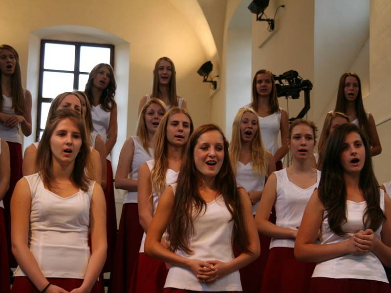 Ve Hřbitovním kostele Panny Marie ve Vyškově zazpíval dívčí sbor Aurin z Maďarska.