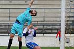 V přípravném utkání na drnovickém stadionu podlehl MFK Vyškov (modré dresy) FK Blansko 1:2.