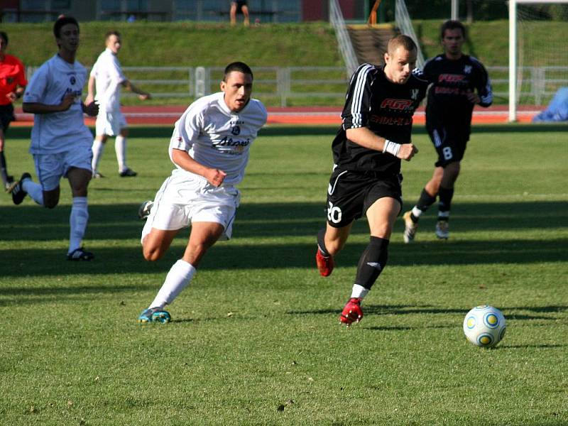 SK Rostex Vyškov vs. HFK Olomouc (v černém) 1:3.