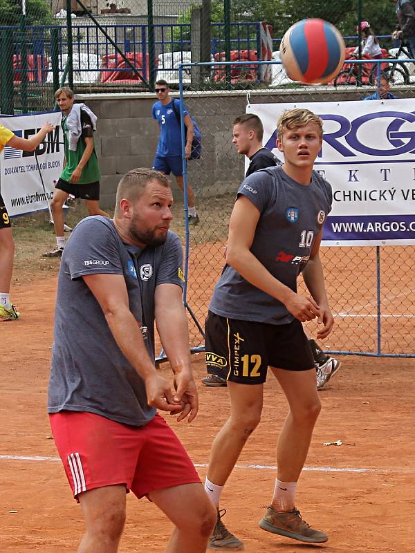 15. ročník antukového turnaje volejbalistů v Bučovicích, Memoriálu Ing. Vladimíra Spirita, vyhrál tým Volejbal Brno.