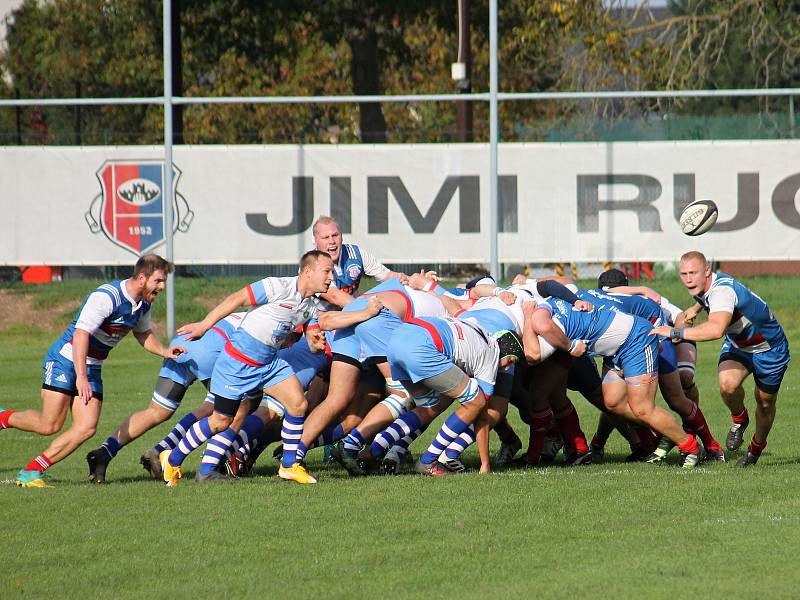 Velkou ragbyovou bitvou byl zápas 1. ligy Jimi RC Vyškov (modré dresy) - Mountfield Říčany. Domácí nakonec ubránili těsné vítězství 26:25.