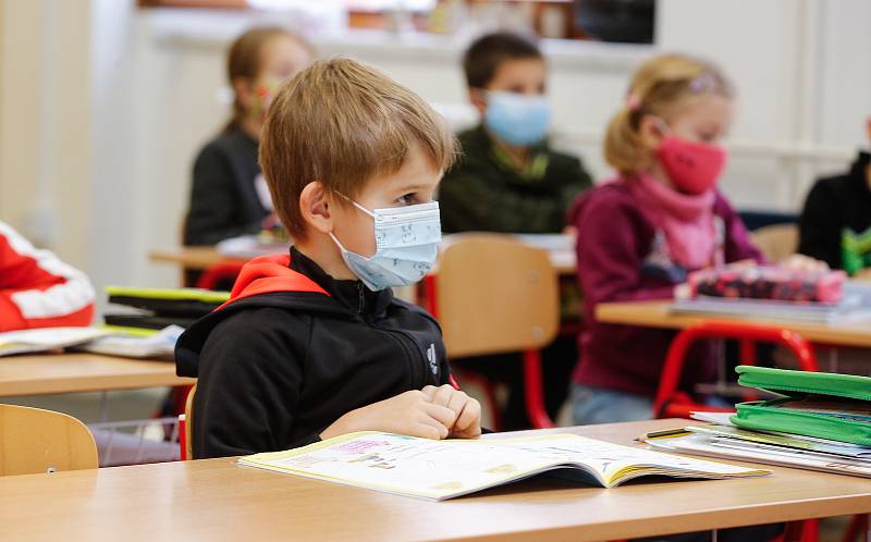 Znovuotevření prvních a druhých tříd základních škol, které byly  kvůli epidemii koronaviru od 14. října zavřeny. Ilustrační foto