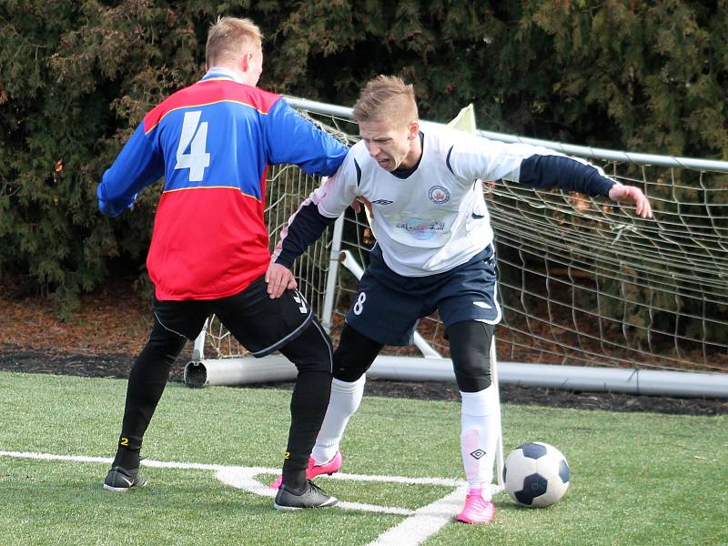 V přípravném fotbalovém utkání na umělé trávě ve Vyškově prohrál ligový MFK Vyškov s divizními Rosicemi 1:2.