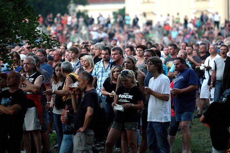 Legendární skupina Deep Purple zahrála ve slavkovské zámecké zahradě. 