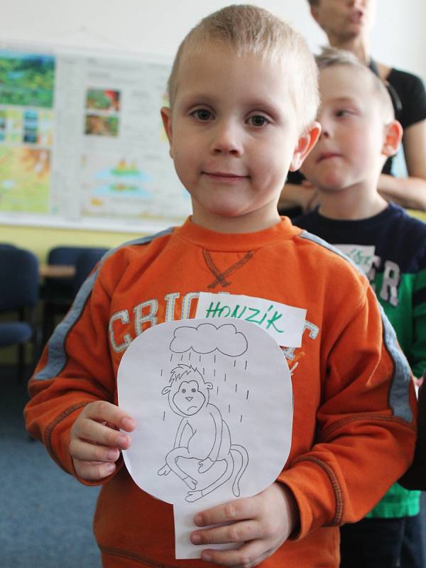 V úterý se budoucí prvňáčci vyškovské Základní školy Morávkova seznamovali s tím, co je od září čeká. Naučili se i anglickou písničku.