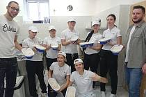 Pečeme chleba! Žáci ze Slavkova u Brna ho připravili tradičním způsobem