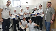 Pečeme chleba! Žáci ze Slavkova u Brna ho připravili tradičním způsobem