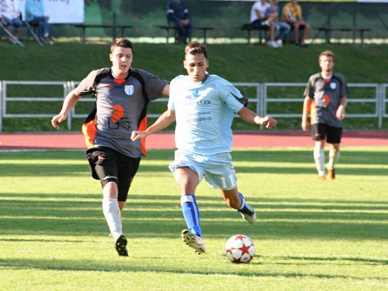 V utkání moravskoslezské fotbalové divize MFK Vyškov porazil FC Vracov 1:0 brankou Richarda Dostálka z pokutového kopu. 0:0.