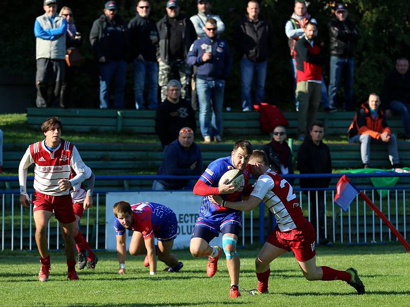 Ve 4. kole extraligy porazili ragbisté Jimi Vyškov (modré dresy) Slavii Praha 34:15.