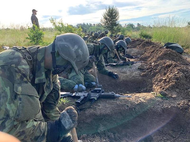 Výcvik ve Vyškově absolvovaly dvě stovky nových armádních profesionálů.