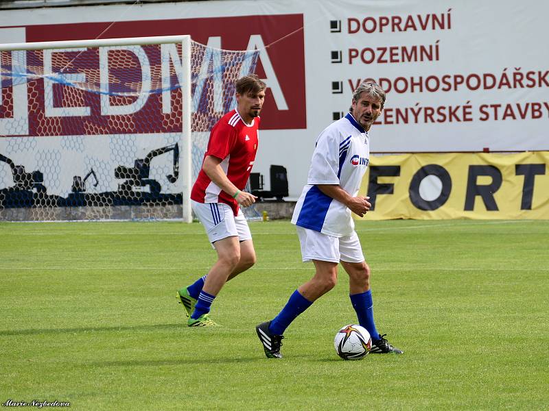 Při příležitosti devadesáti let fotbalu v Drnovicích zažil tamní stadion exhibiční fotbalový zápas.