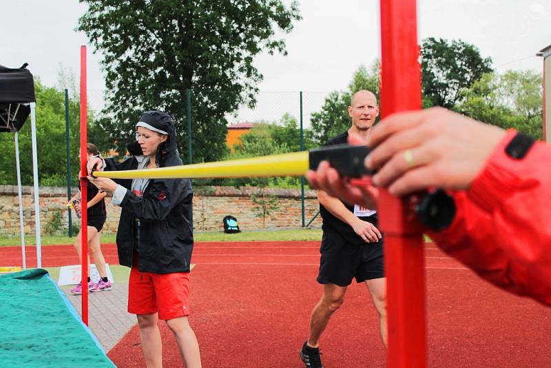 Slavkovský devítiboj je jednodenní akce určená hlavně amatérským sportovcům. Někteří se s atletikou setkali naposledy, když seděli ve školních lavicích.