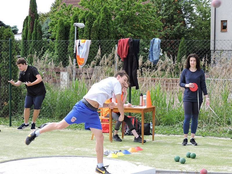 Žáci místní základní školy soutěžili v atletických disciplínách.