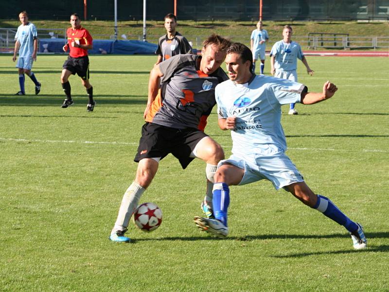 V utkání moravskoslezské fotbalové divize MFK Vyškov porazil FC Vracov 1:0 brankou Richarda Dostálka z pokutového kopu. 0:0.