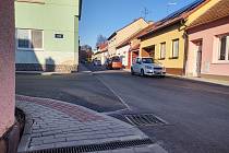 Opravy ulic Čapkova, Mánesova a Tylova dokončili pracovníci ve Slavkově u Brna.
