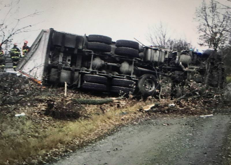 Dálnici D1 ve směru na Vyškov zablokovala na 218. kilometru nehoda auta a cisterny.