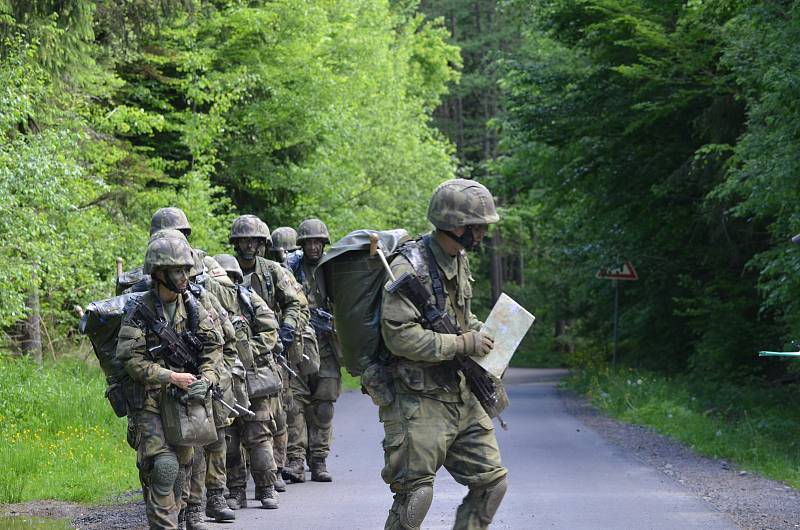 Kurzem prošla také stovka záložáků a dobrovolníků.