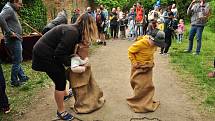 Zámecký park ve Slavkově byl poslední květnovou sobotu plný pohádkových bytostí. Lidé si užili také jarmark. Pořadatelé rozdali odměny 3,5 tisícům dětí.