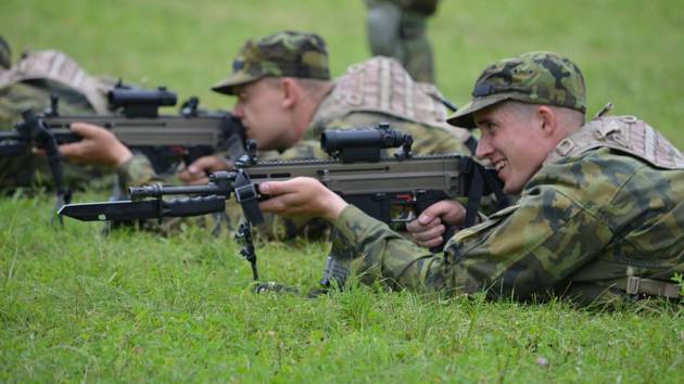 Výcvik armádních rekrutů ve Vyškově.