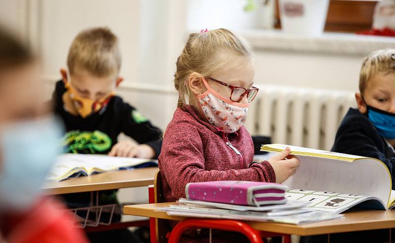 Znovuotevření prvních a druhých tříd základních škol, které byly  kvůli epidemii koronaviru od 14. října zavřeny. Ilustrační foto