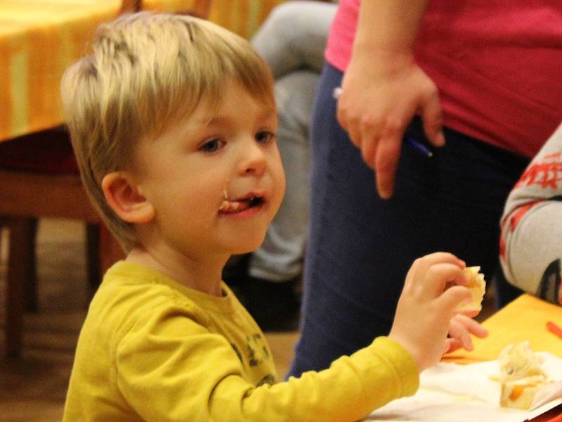 Nasladko i naslano. Na kozlanském Babymňamu lidé letos ochutnávali pokrmy z listového těsta. Doprovodného programu se zhostily ivanovické skupiny Babyboys a High Five.